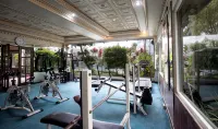The Rich Jogja Hotel - Fitnessstudio