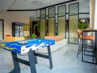 IU Hotel (Yangquan East Railway Station Engineering College Store) - 2 estrellas