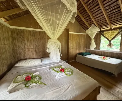White Beach Bungalow Hotel di 