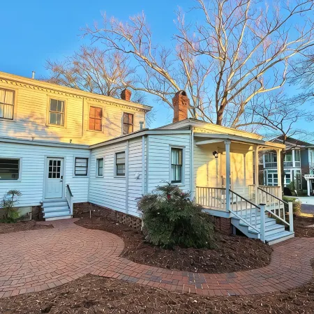 Historic Home in Downtown Wilmington - One Block from Riverwalk -King Size Beds