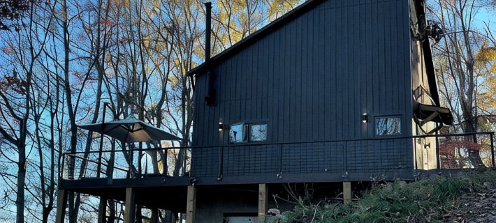 Modern 2-bedroom mountain house in brilliant Lansing Hotels in Ashe County