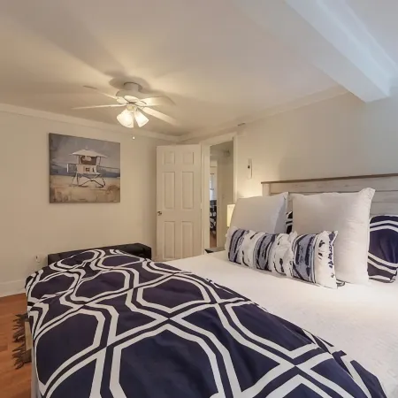 Quintessential Cottage Near Beaches and Newport Center.