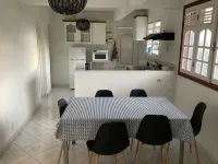 Lower villa with sea and mountain views - Homestays