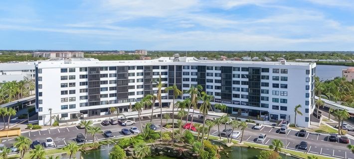 Two bedroom condo on Siesta Key with 2 pools, marina, tennis courts & more! Hotels in Siesta Key
