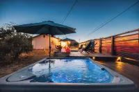Casa De Colores w/ Arcade, hot tub + more - J Tree - Pools