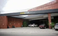 Sunrise Hotel Semarang - Pysäköinti