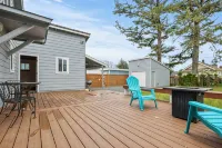 Cozy Seaside Cottage • Walk to Beach • Fenced Yard - 3 tähden