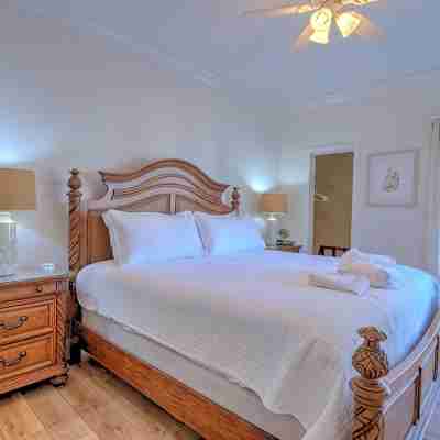New HHI Villa-Short Walk to Beach Rooms