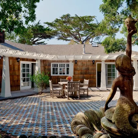 Lighthouse Lodge & Cottages