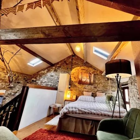 The Hayloft Rustic Glamping Barn, Caldbeck Village
