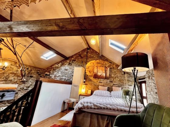 The Hayloft Rustic Glamping Barn, Caldbeck Village