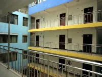 Shuangxin Business Hotel (Gaozhuang Starlight Night Market) - parking