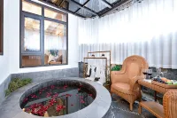 Mayu Qishe Hot Spring Holiday Hotel - 주차장
