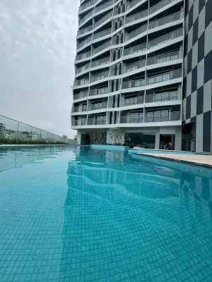 The Holiday Ha Long - Luxury ApartHotel - 2 stelle