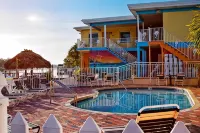 Bay Palms Waterfront Resort - Hotel and Marina