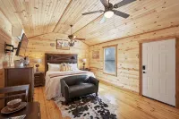 Gorgeous Cabin on Main-Steps to Pacific War Museum - Boutique