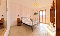 Villa Arianna – Panorama Suite, Lake Garda view apartment with pool - 露台