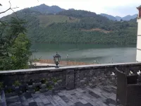 Shiquan Houliu Yard - Mountain view