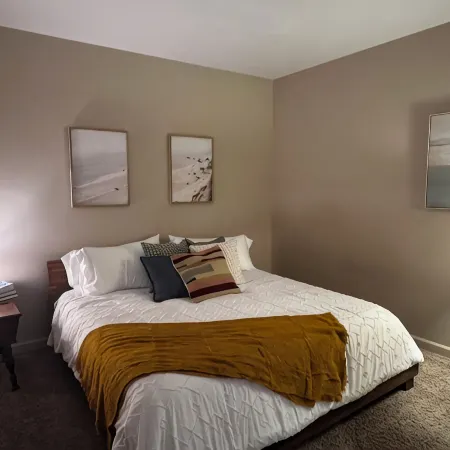 Sleeps 8 in Downtown Sandusky Minutes from Cedar Point &Sports Force