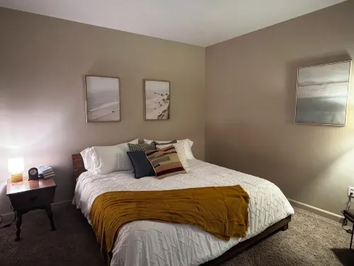 Sleeps 8 in Downtown Sandusky Minutes from Cedar Point &Sports Force