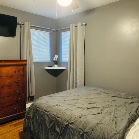 Charming 2-bedroom house with WiFi, AC in pleasant Warner Robins