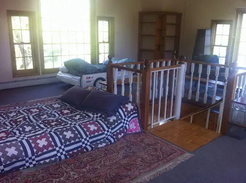 Charming Red Tower, Loft  ambiance, Mountain views, AC, WiFi, Berkshires NY - 2-Star