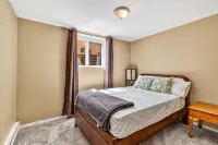 Cozy Home with Ocean and Mountain views. Family sized wth game room and deck - Boutique