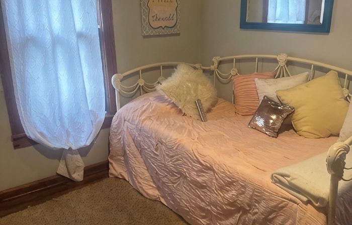 Charming 2-bedroom farmhouse in wonderful Gleason with AC, WiFi