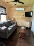 Cozy cabin with loft in midst of farmland WiFi, AC, washer-dryer - 3 stjerner