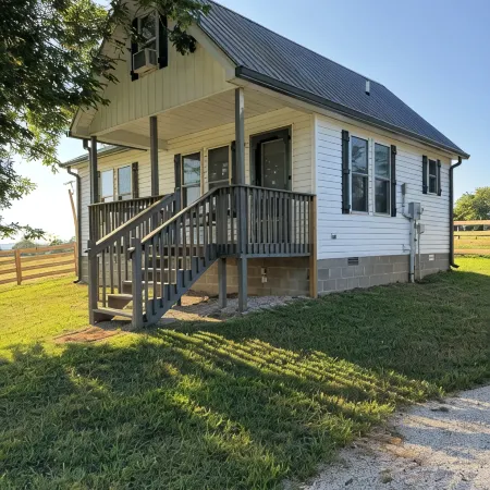 Cozy cabin with loft in midst of farmland WiFi, AC, washer-dryer