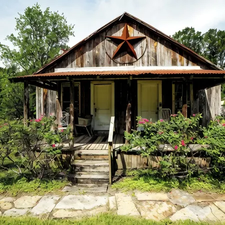 Old Fashioned 1930s Country Cottage Retreat in Plantersville - Near TX Ren Fest