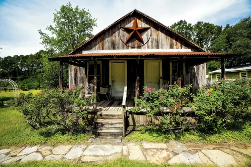 Old Fashioned 1930s Country Cottage Retreat in Plantersville - Near TX Ren Fest