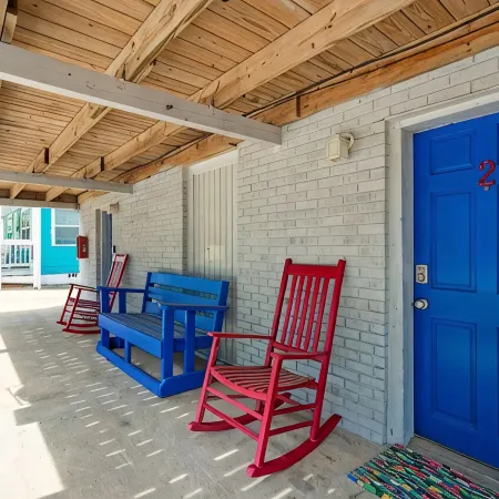 "Sand Dollar Suites" Suite 2: A Short Stroll from Our Sandy Shores!
