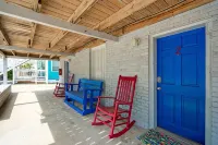 "Sand Dollar Suites" Suite 2: A Short Stroll from Our Sandy Shores!