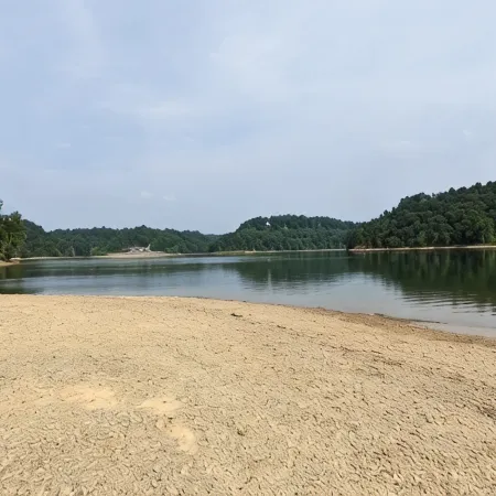 LAKE CUMBERLAND Get-a-Way! Charming House. BOAT RAMP NEARBY - Wifi - RV Hookups