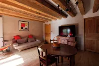 Le manoir de la Chaumette Independent apartment with games room and swimming pool - Træningscentre