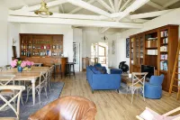Villa with swimming pool and magnificent sea view