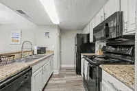 Stylish 1BR + pool Walk to Bars & Bites in the heart of Addison