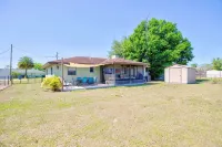 Charming 3-bedroom house in serene Lake Placid with AC, WiFi - 2つ星