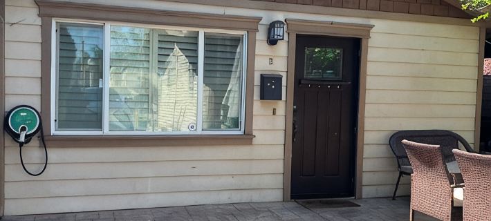 Guest House in Prime Area! Hotels in Glendale