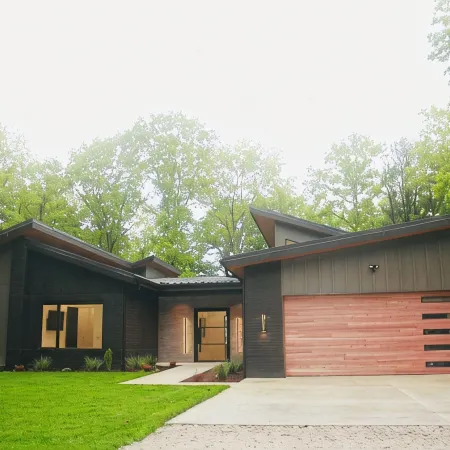 Secluded, modern, spectacular views, hot tub on 18 acres. Firepit,games & more!