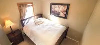 Cozy & Clean Loft Near Lake Michigan – Ideal for Work & Play!