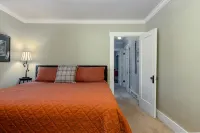 Historic Downtown │Walk Everywhere │Private Hot Tub │One Block to River