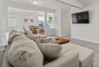 Hillside Hideaway - Apartments