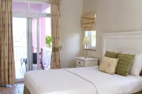 Right on the Water - Heart of Rodney Bay - 2 Bedroom / 2 Bath - 3-Star