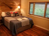 Casual comfort between Boone & Sugar. A retreat w/ soul, High Country centered. Hotels in Seven Devils