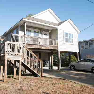 Soundside Oasis: Short Walk to Sound + Linens & Cleaning Included – Sleeps 8 Hotel Exterior