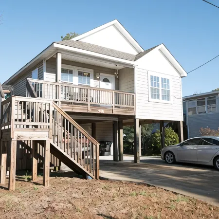 Soundside Oasis: Short Walk to Sound + Linens & Cleaning Included – Sleeps 8