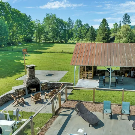 Gorgeous large home in a quiet area. 3 miles from Cooperstown & 7 from the Park
