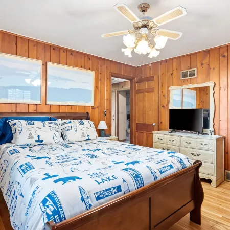 4 bed house on the shore of Lake Michigan